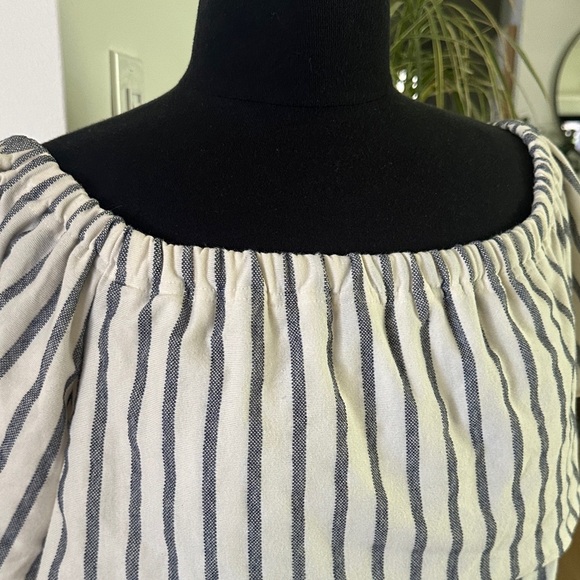 Banana Republic - Cream & Navy Striped Off-Shoulder Ruffle Top - XL - Picture 4 of 9